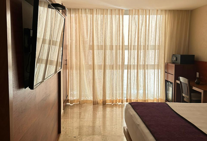 Deluxe King Suite 03